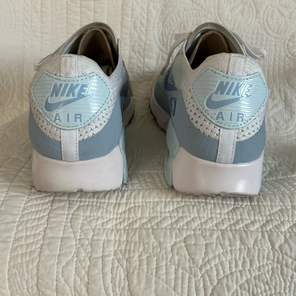Nike Women’s Air Max 90 Flyknit Ultra in Light Armory Size 9.5 - Picture 2 of 7
